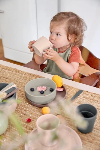 LASSIG Sippy Cup Becher mit Trinkaufsatz 150 ml 6 m+